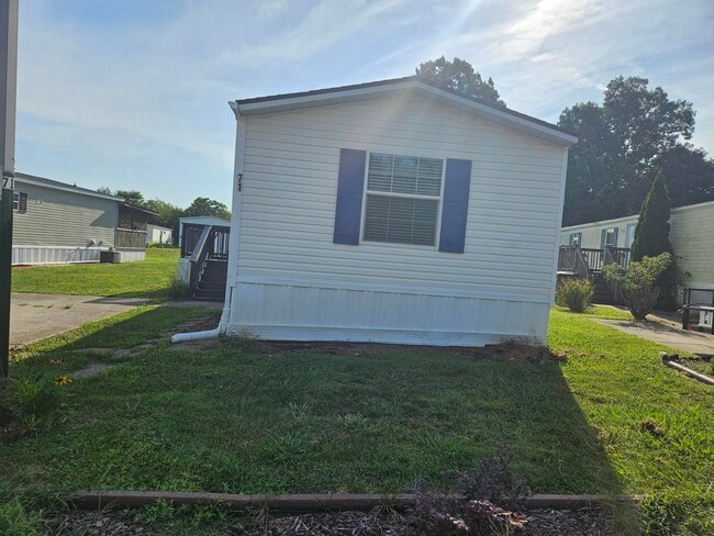 71 Lynnwood Cir in Clarksville, TN - Foto de edificio - Building Photo