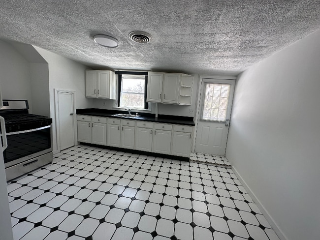 14 Thill St in West Haven, CT - Building Photo - Building Photo