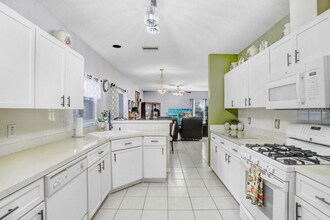 8638 Hawbuck St in Trinity, FL - Foto de edificio - Building Photo