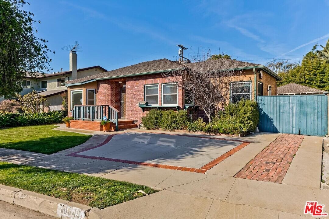 10849 Arizona Ave in Culver City, CA - Building Photo