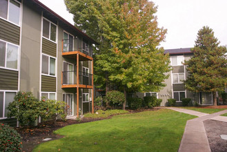 Center Plaza in Beaverton, OR - Foto de edificio - Building Photo