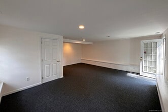 939 Tunxis Hill Rd in Fairfield, CT - Building Photo - Building Photo