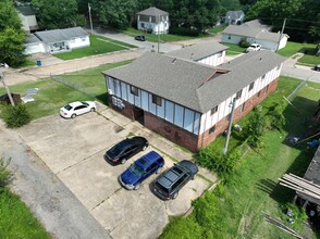 818 Kinzer St in Poplar Bluff, MO - Building Photo - Building Photo