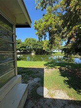 2985 NW 69th Ave in Sunrise, FL - Foto de edificio - Building Photo