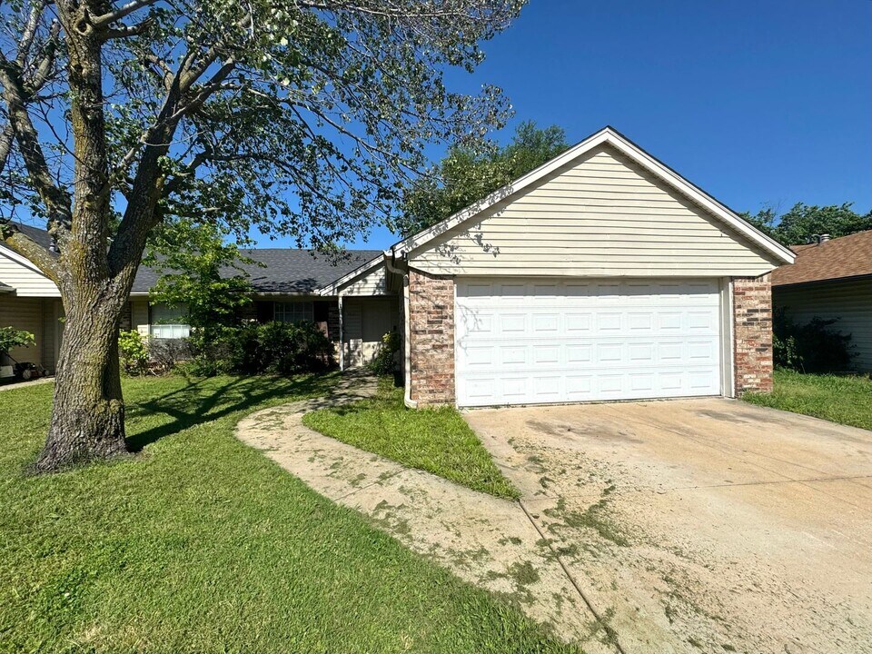 1403 W Madison St in Broken Arrow, OK - Building Photo