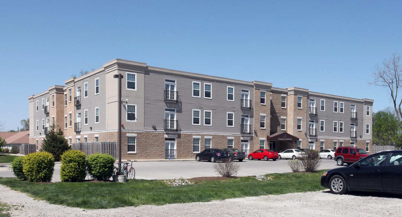 College Crossing in Indianapolis, IN - Foto de edificio