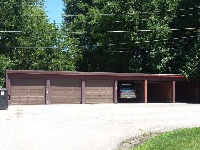 2125 21st Ave in Rock Island, IL - Building Photo - Building Photo