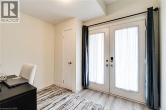 590 N Service Rd in Hamilton, ON - Building Photo - Building Photo