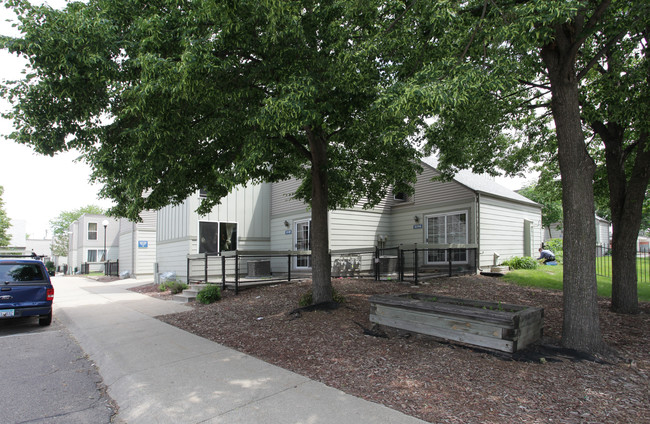 Albright Townhomes in Minneapolis, MN - Building Photo - Building Photo