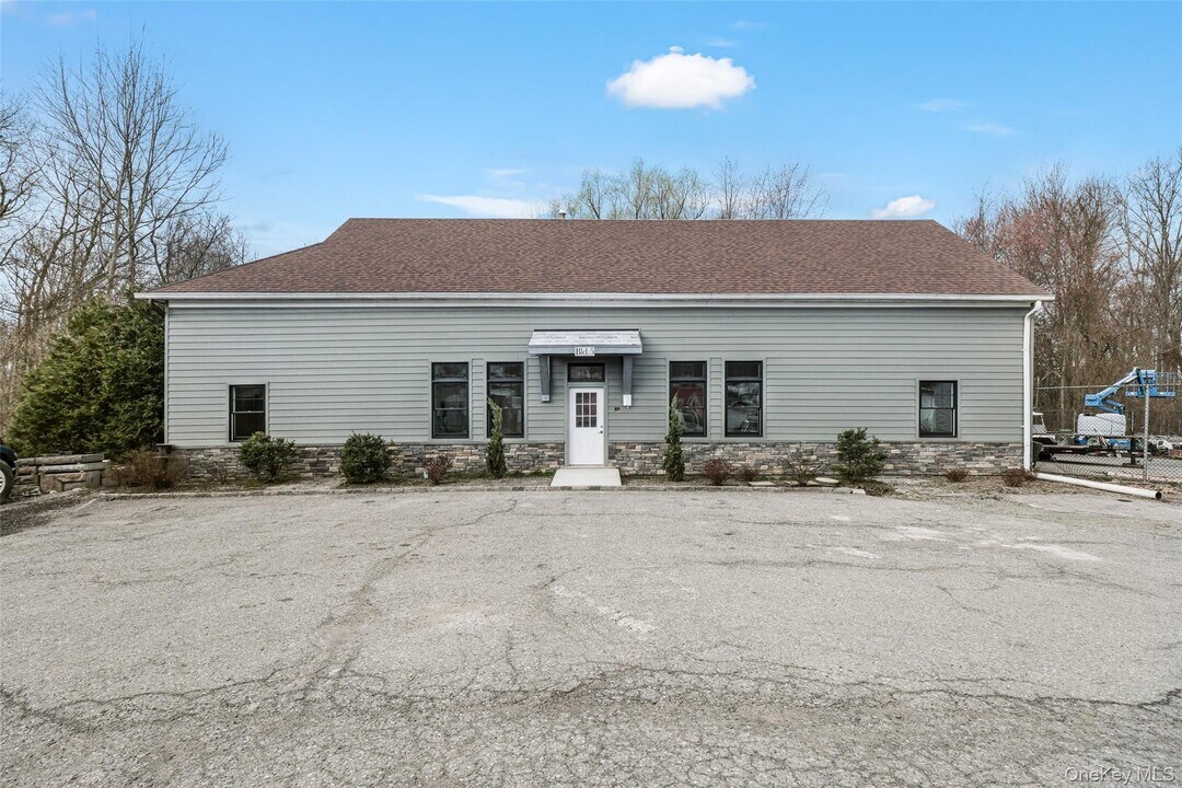 1083 US-9 in Fishkill, NY - Building Photo