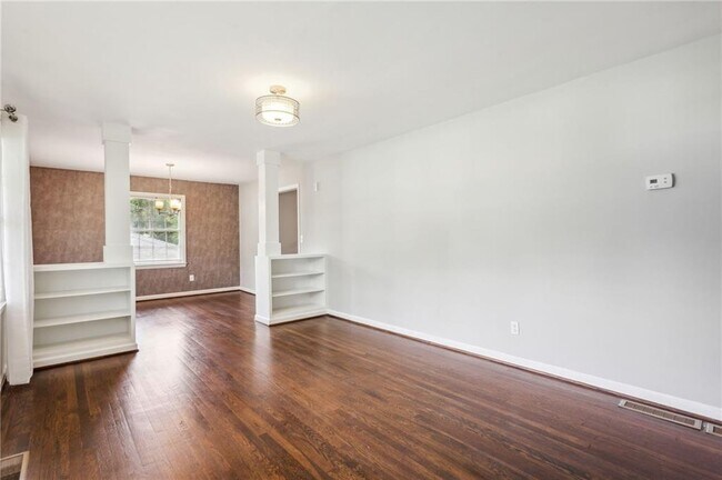 1960 Brewer Blvd SW in Atlanta, GA - Building Photo - Building Photo