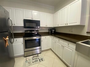 4333 Bayside Village Dr in Tampa, FL - Building Photo - Building Photo