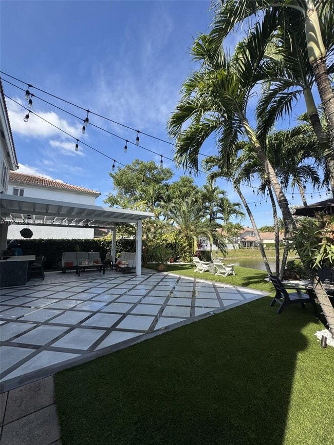 10973 NW 53rd Ln in Doral, FL - Building Photo - Building Photo