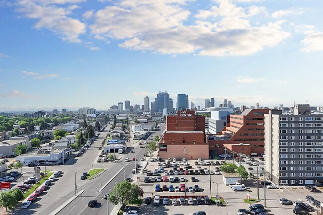 Kingsway Lofts & Apartments in Edmonton, AB - Building Photo - Building Photo