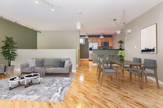 210 Broadway, Unit 404 in Everett, MA - Building Photo - Building Photo