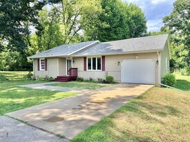 135 Pembroke Rd SW in Poplar Grove, IL - Building Photo