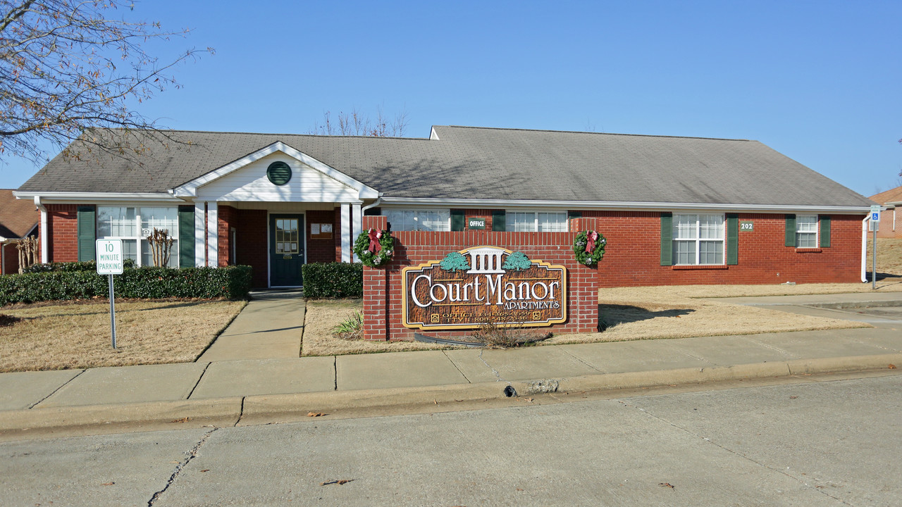 Court Manor Apartments in Prattville, AL - Building Photo