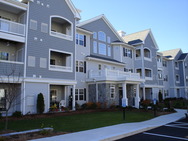 North Pointe Apartments in Hanover, MA - Foto de edificio - Building Photo