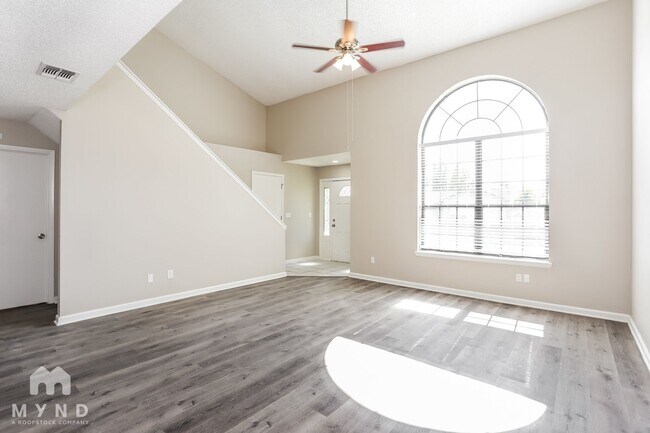 7513 Cinnamon Lakes Dr in Jacksonville, FL - Foto de edificio - Building Photo