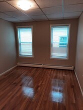 156 Pleasant St-Unit -2 in Lowell, MA - Building Photo - Building Photo