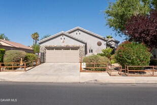 43963 Glenraven Rd in Lancaster, CA - Building Photo