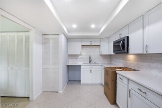 5954 Pelican Bay Blvd in Naples, FL - Building Photo - Building Photo