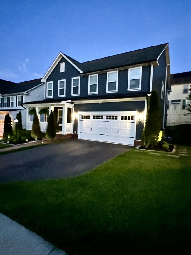 2409 Glouster Pointe Dr in Dumfries, VA - Building Photo - Building Photo