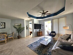 1405 Sweetwater Cove in Naples, FL - Foto de edificio - Building Photo