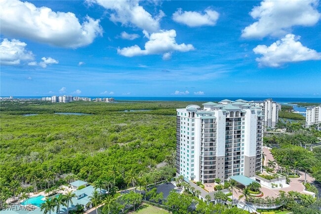 455 Cove Tower Dr in Naples, FL - Building Photo - Building Photo