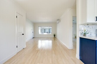 1211 Detroit N St, Unit 2 in West Hollywood, CA - Foto de edificio - Building Photo