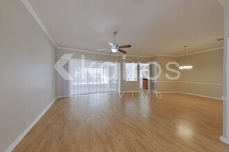 9275 Butler Blvd in Spring Hill, FL - Foto de edificio - Building Photo