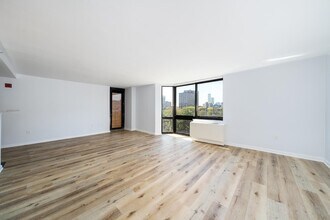 700 Grove St in Jersey City, NJ - Building Photo - Building Photo