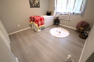 Fairmont Square in Vancouver, WA - Building Photo - Building Photo