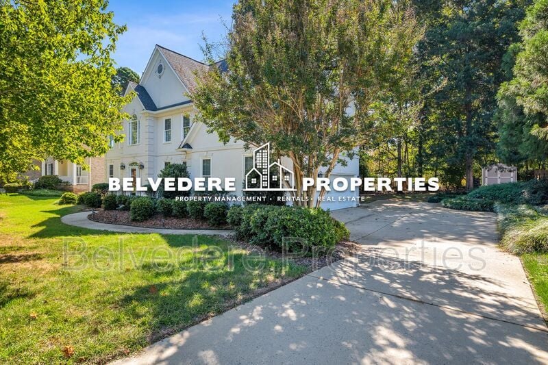 1403 Regents Park Ln in Greensboro, NC - Building Photo