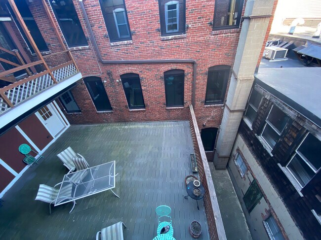 150 Liverpool St in Boston, MA - Building Photo - Building Photo
