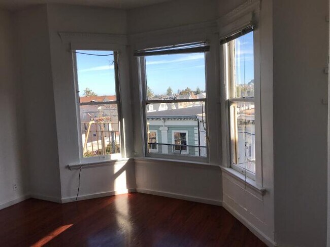 901 Stanyan St-Unit -12 in San Francisco, CA - Building Photo - Building Photo