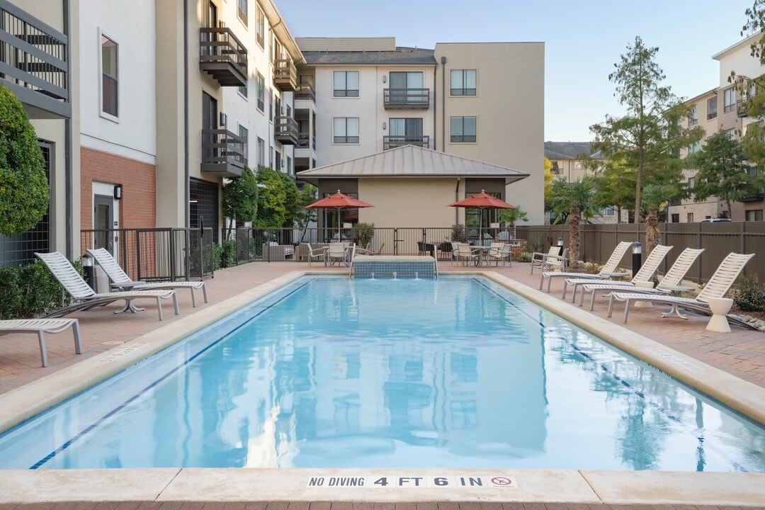 Legacy North in Plano, TX - Foto de edificio