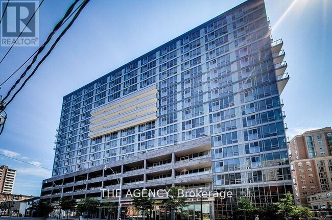 property at 320-320 Richmond St E