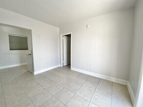 330 NE 70th St in Miami, FL - Building Photo - Building Photo