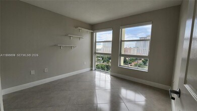 2351 Douglas Rd, Unit 1006 in Miami, FL - Foto de edificio - Building Photo