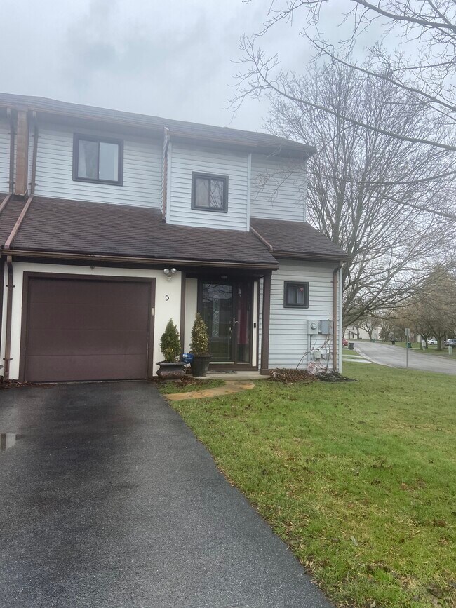 5 Fox Glove Ln Rentals in West Henrietta, NY