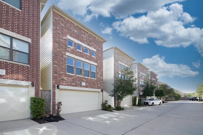 3634 Main Plaza Dr in Houston, TX - Building Photo - Building Photo