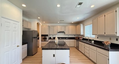 11958 Sunstone Ct in Jurupa Valley, CA - Foto de edificio - Building Photo