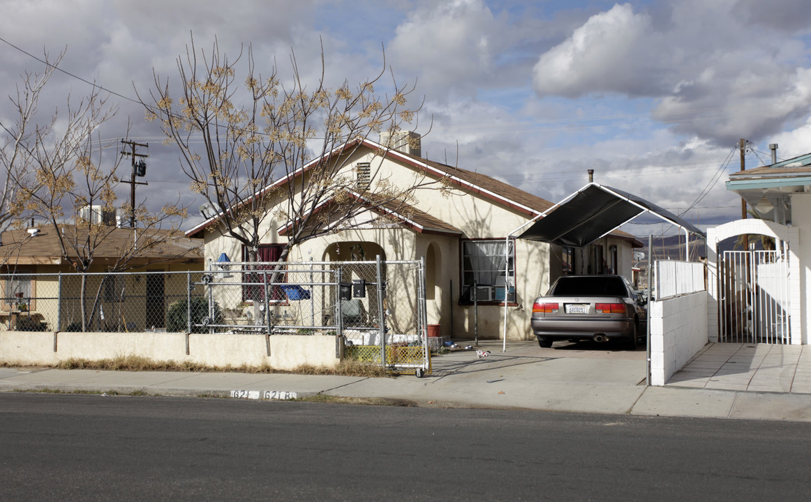 621 E Fredricks St in Barstow, CA - Building Photo