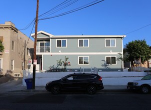 223 N St Louis St in Los Angeles, CA - Building Photo - Building Photo