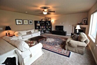1431 Azalea Ave in Richland, WA - Building Photo - Building Photo