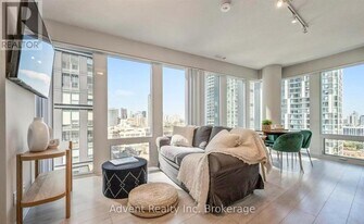 60 Shuter St in Toronto, ON - Building Photo