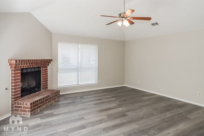 4961 Briar Oaks Ln in Grand Prairie, TX - Building Photo - Building Photo