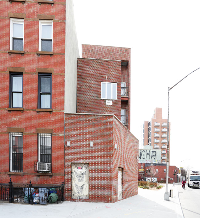 671 Henry St in Brooklyn, NY - Foto de edificio - Building Photo
