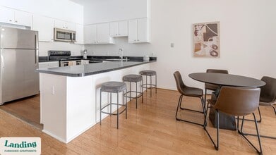 222 E Saratoga St, Unit 304 in Baltimore, MD - Foto de edificio - Building Photo